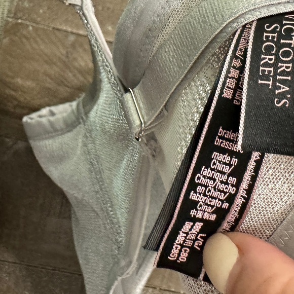 VICTORIAS SECRET NWT Silver Gray Metallic Mesh Bralette Sheer With Boning Size L - Picture 6 of 8